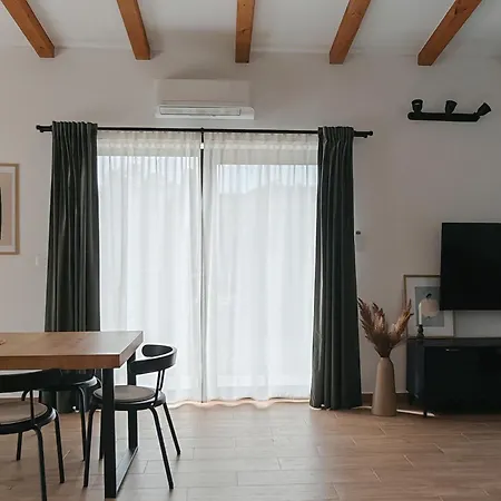 House Lopar Tatil Evi *