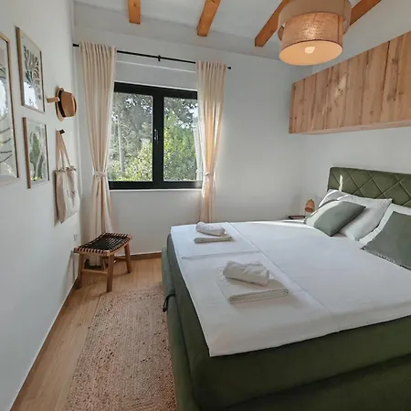 House Lopar Tatil Evi