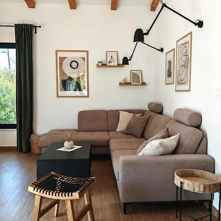 House Lopar Tatil Evi