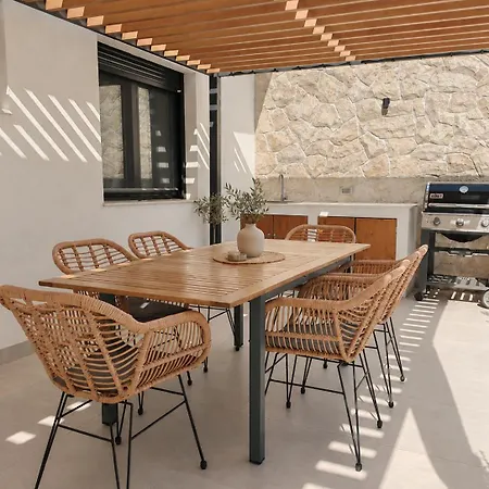 House Lopar * Silba